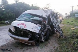 19 hurt in NoCot passenger van, cargo truck collision